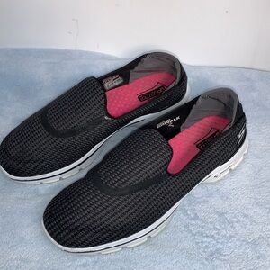 Skechers go walk three